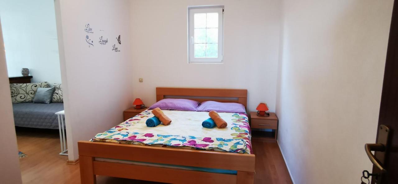 Apartmani Marija Kolan Exterior photo