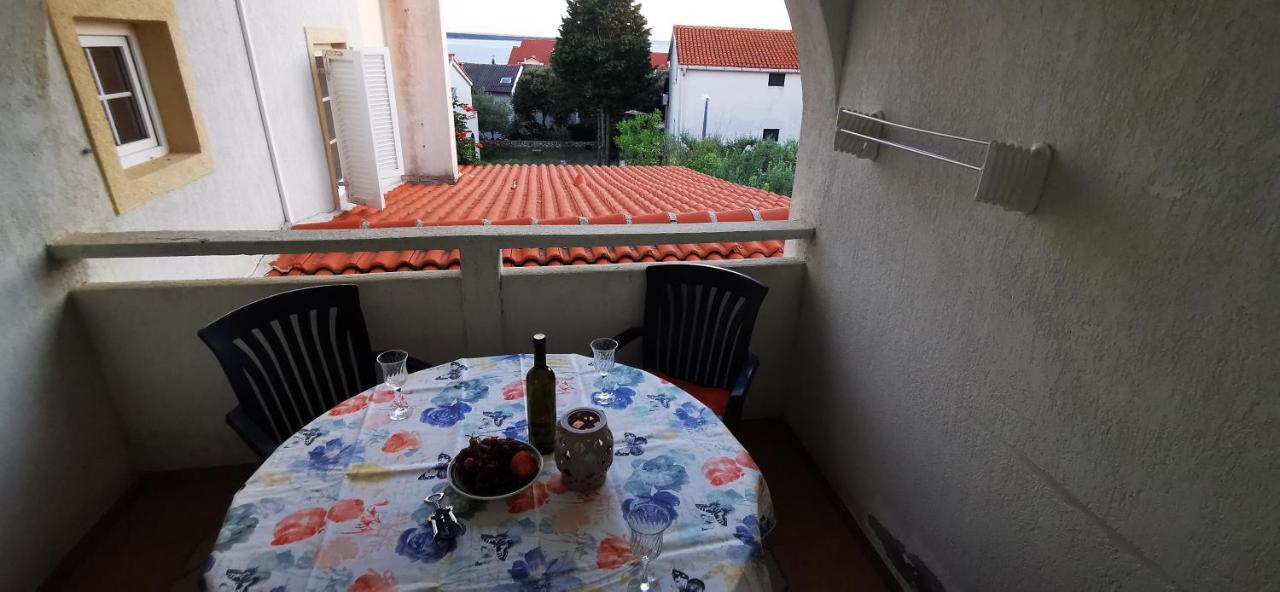 Apartmani Marija Kolan Exterior photo