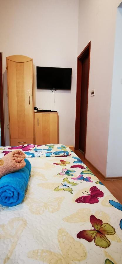 Apartmani Marija Kolan Exterior photo